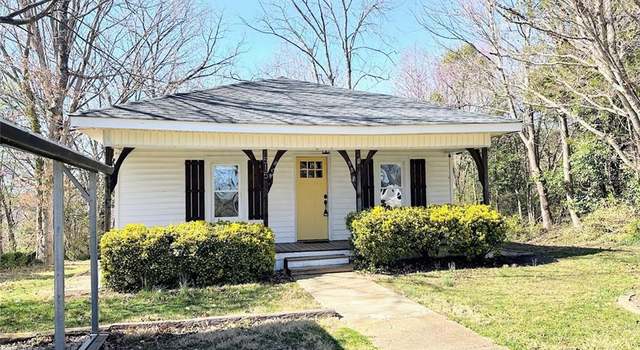 Photo of 515 Butler St, Pilot Mountain, NC 27041