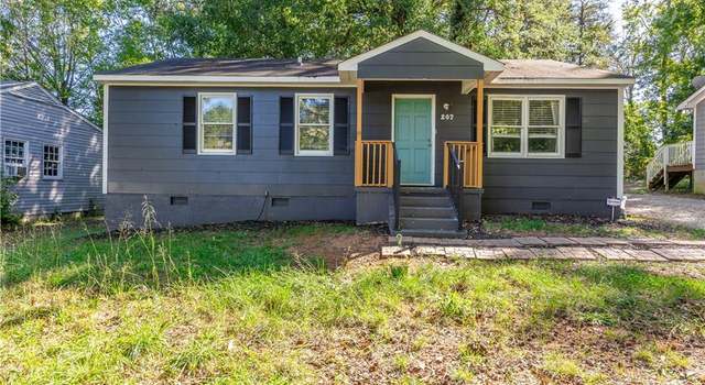 Photo of 207 Greenbriar Rd, Greensboro, NC 27405