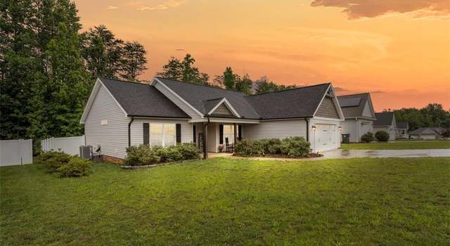 Photo of 111 Brooke Ridge Dr, Thomasville, NC 27360