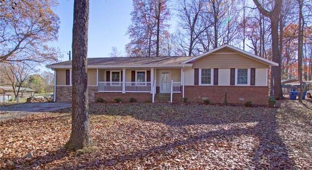 Photo of 5405 Woodleaf Dr, Greensboro, NC 27406