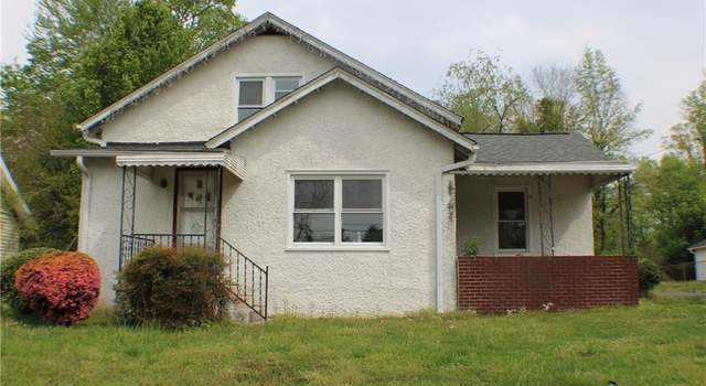 Photo of 212 W Oakdale St, Mount Airy, NC 27030