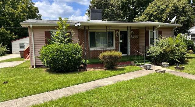 Photo of 1403 Woodbriar Ave, Greensboro, NC 27405