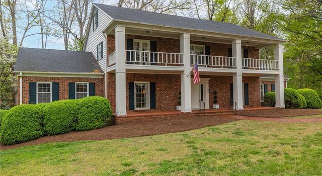 Photo of 1015 Oakcrest Dr, Reidsville, NC 27320
