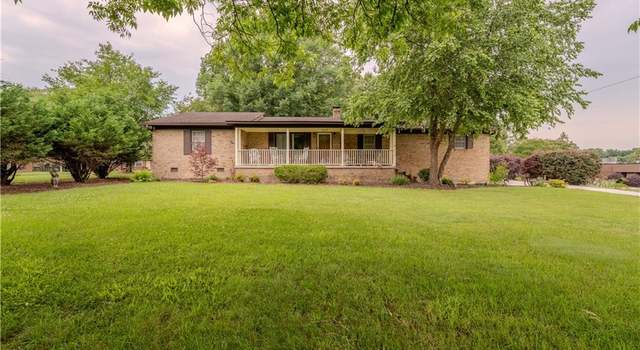 Photo of 307 Pineywood Rd, Thomasville, NC 27360