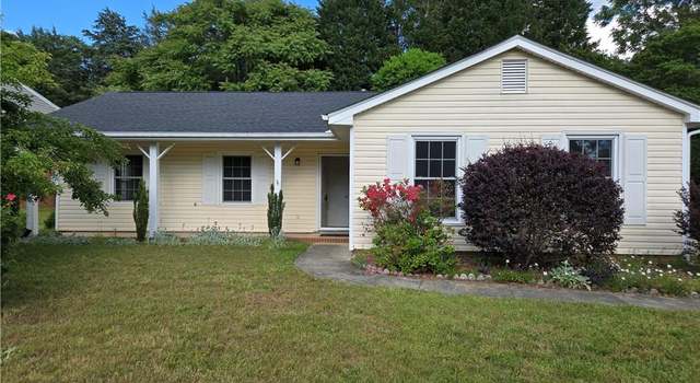 Photo of 4015 Village Pl, Winston-salem, NC 27127