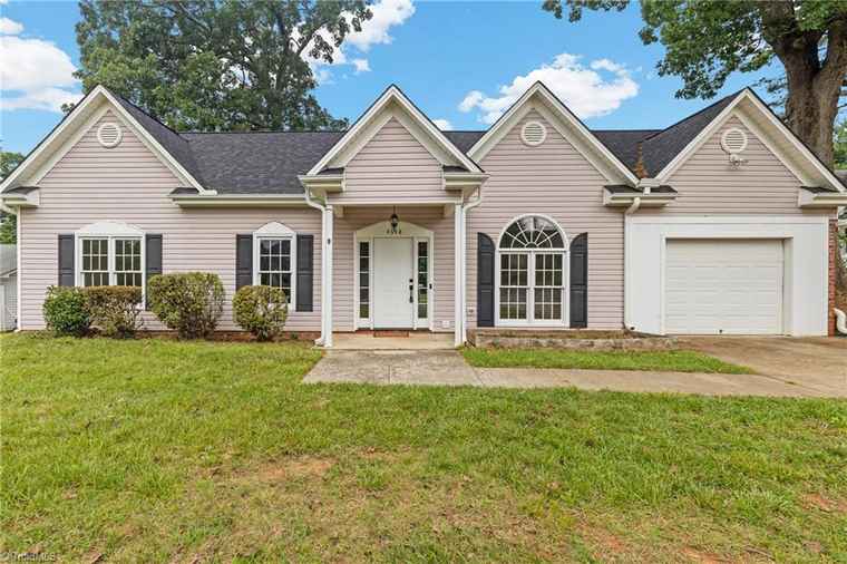 Photo of 4648 Shattalon Dr Winston-Salem, NC 27106