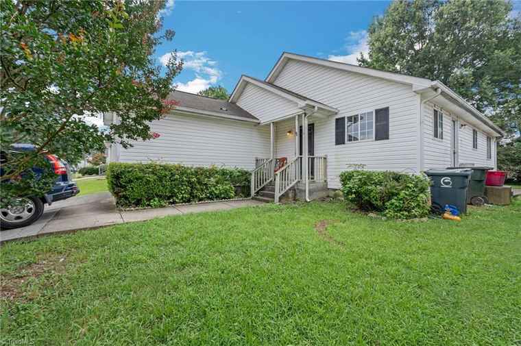 Photo of 1725 Hertford St Greensboro, NC 27403
