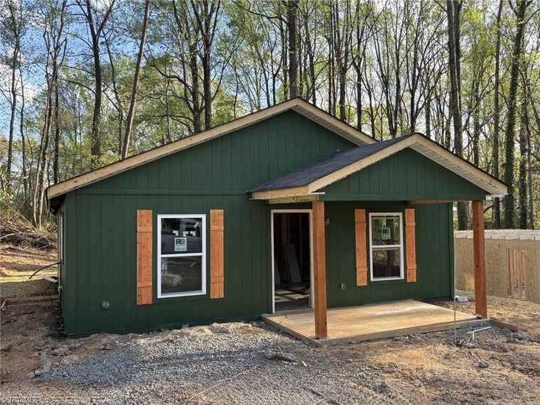 Photo of 3643 Bates Dr Winston-Salem, NC 27105