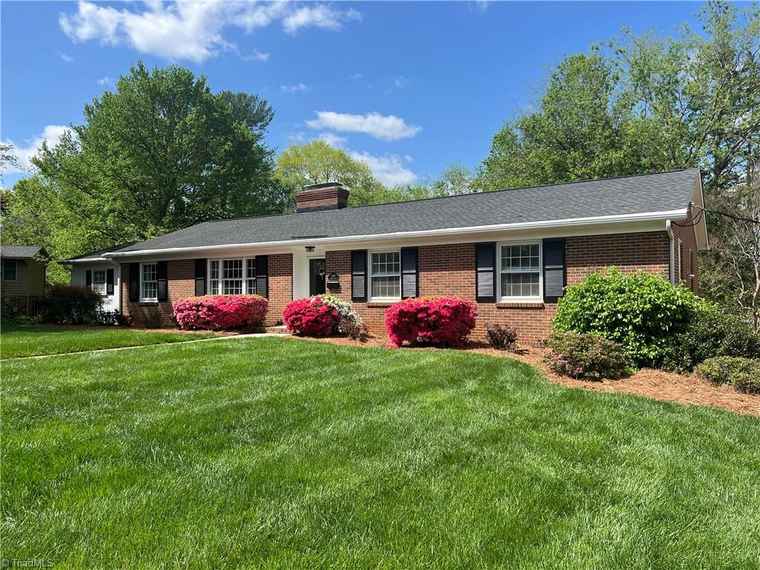Photo of 840 Camelot Ct Winston-Salem, NC 27106