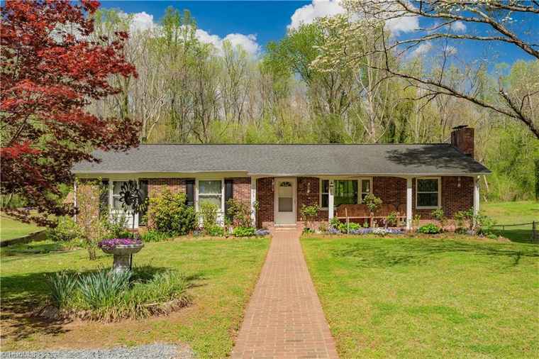 Photo of 3351 Linda Cir Winston-Salem, NC 27106