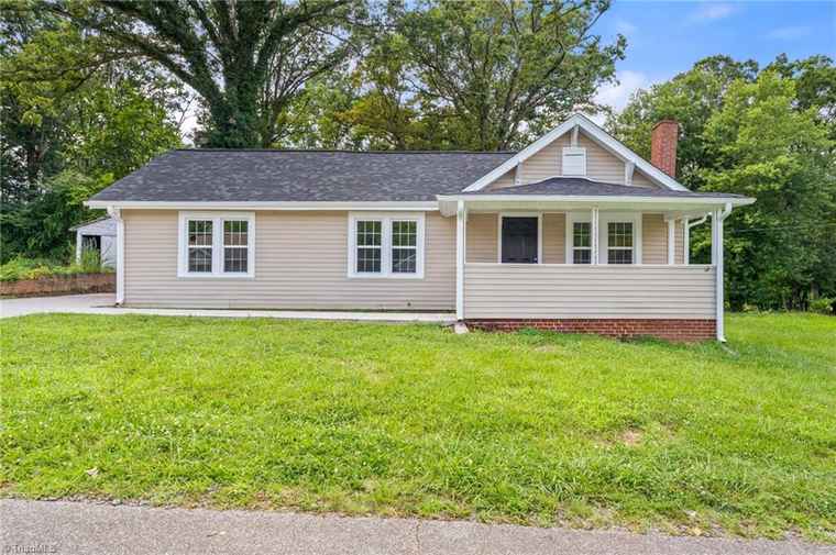 Photo of 4460 Lane St Winston-Salem, NC 27105