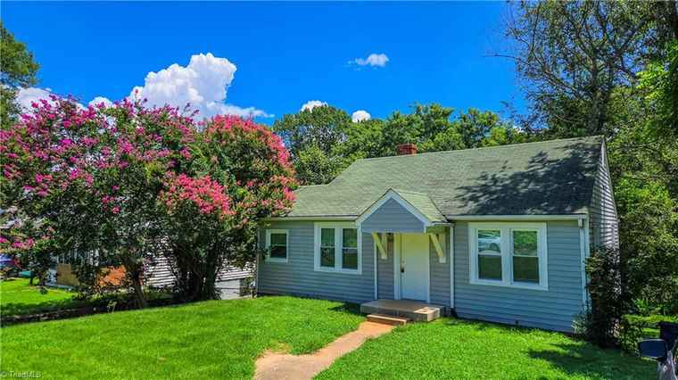 Photo of 3033 Konnoak Dr Winston-Salem, NC 27127