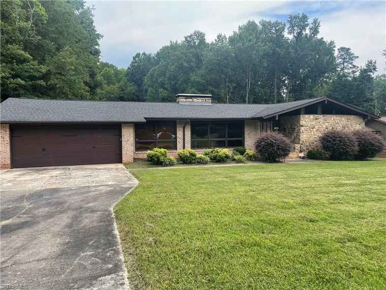 Photo of 3917 Hickory Tree Ln Greensboro, NC 27405