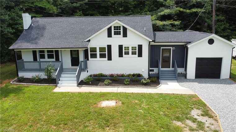Photo of 4774 Baux Mountain Rd Winston-Salem, NC 27105