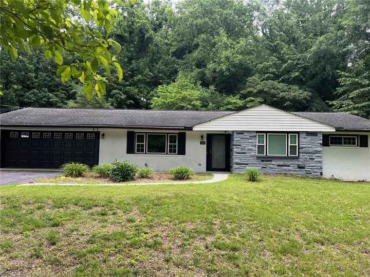 Photo of 3010 Brookhill Dr Winston-Salem, NC 27127