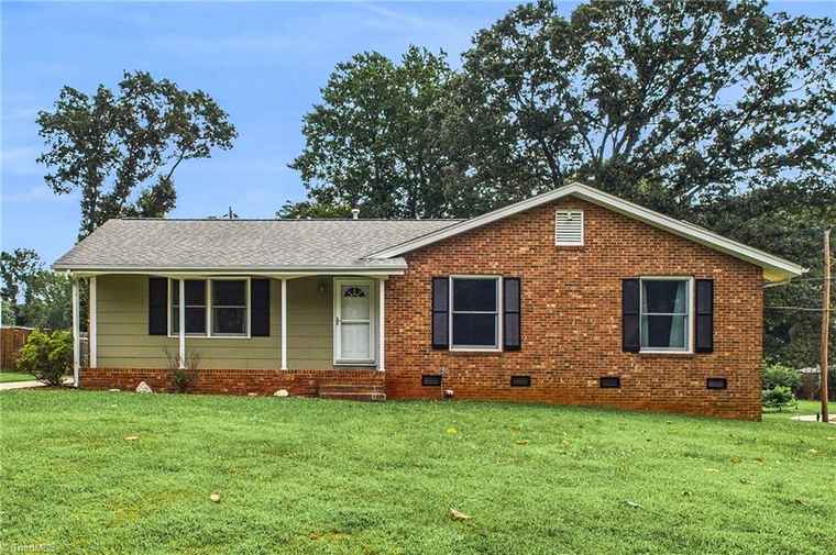 Photo of 4127 Summerglen Dr Greensboro, NC 27406