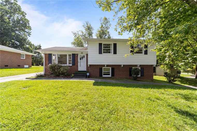 Photo of 2509 Fontaine Rd Greensboro, NC 27407