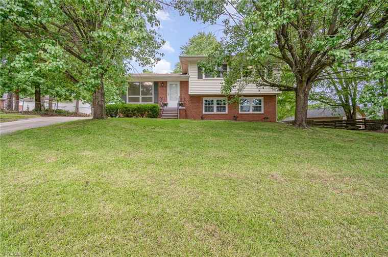Photo of 2102 Castlerock Rd Greensboro, NC 27406