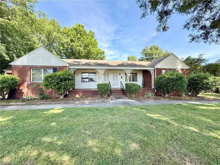 Photo of 2922 Pleasant Garden Rd Greensboro, NC 27406