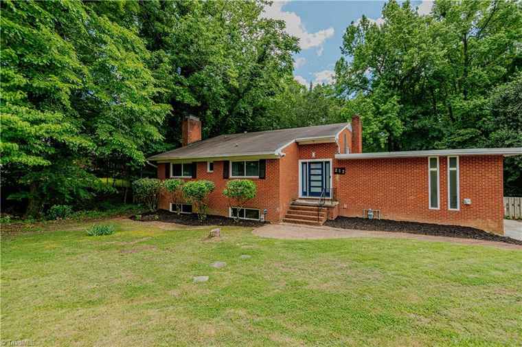 Photo of 217 Pineridge Dr High Point, NC 27262