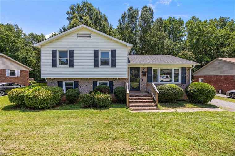 Photo of 2957 Bainbridge Dr Winston-Salem, NC 27105