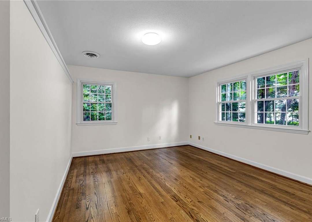 909 Parkwood Cir, High Point, NC 27262