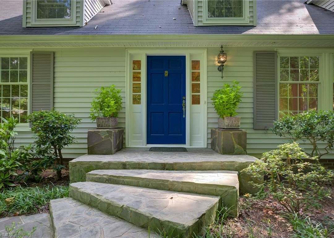 909 Parkwood Cir, High Point, NC 27262