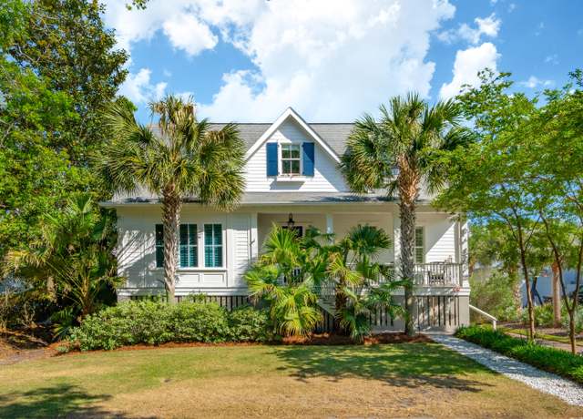 Property at 301 Center St, Mount Pleasant, SC 29464, 4 beds, 4.5 baths