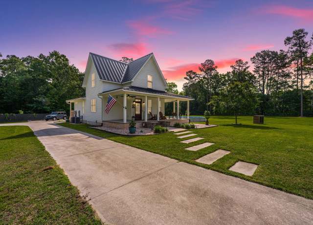 Property at 810 Highway 61, Ridgeville, SC 29472, 4 beds, 2.5 baths