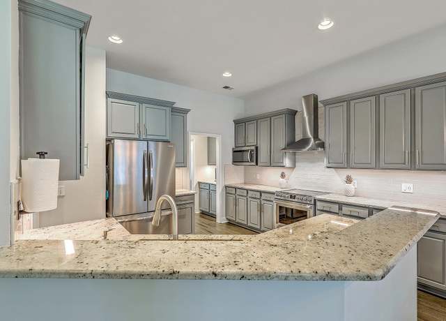Property at 139 Back Tee Cir, Summerville, SC 29485, 6 beds, 4 baths