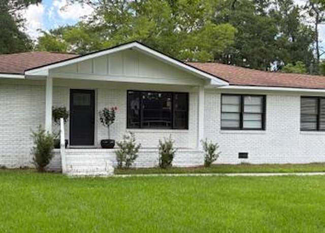 Property at 702 N Palmetto St, Summerville, SC 29483, 3 beds, 2 baths
