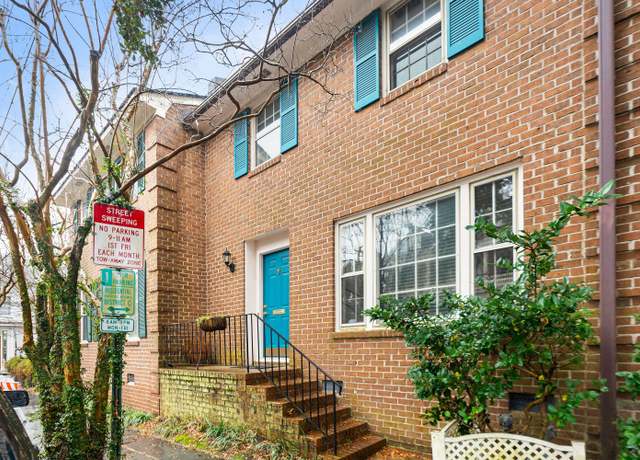 Property at 133 Wentworth St, Charleston, SC 29401, 3 beds, 1.5 baths