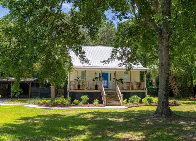 Property at 1515 N Lakeshore Dr, Mount Pleasant, SC 29466, 3 beds, 2.5 baths