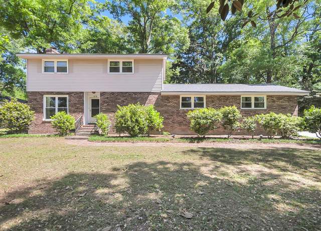 Property at 679 Edmonds Dr, Charleston, SC 29412, 4 beds, 2 baths