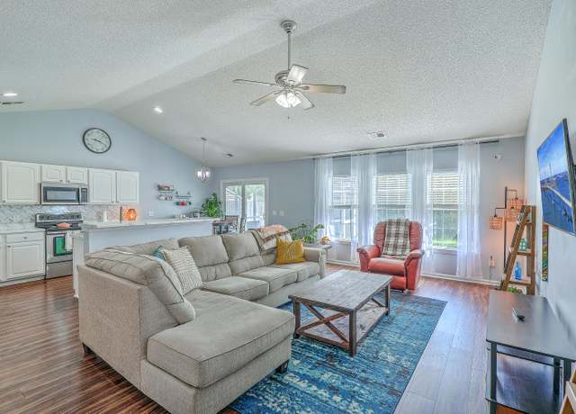 Property at 210 Delafield Dr, Summerville, SC 29483, 3 beds, 2 baths