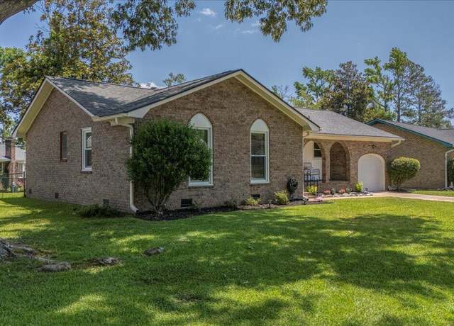 Property at 141 Tall Pines Rd, Ladson, SC 29456, 3 beds, 2 baths