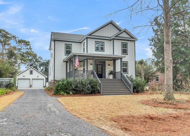 Property at 924 Hood St, Charleston, SC 29412, 4 beds, 3.5 baths