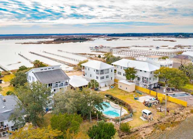 Property at 924 W Oceanview Rd, Charleston, SC 29412, 3 beds, 2 baths