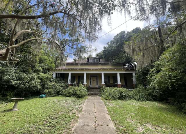 Property at 422 Hampton St, Walterboro, SC 29488, 3 beds, 2 baths