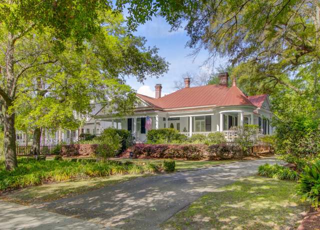 Property at 210 S Gum St, Summerville, SC 29483, 3 beds, 2 baths