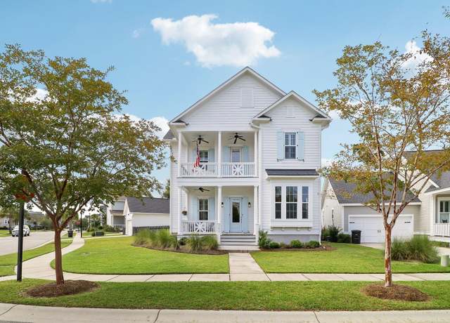 Property at 1617 Bowsprit Ct, Mount Pleasant, SC 29466, 5 beds, 3.5 baths