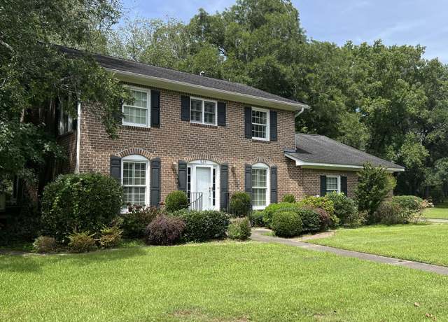 Property at 521 W Wimbledon Dr, Charleston, SC 29412, 4 beds, 2.5 baths