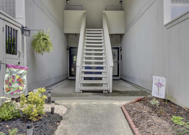 Property at 807 Greencastle Dr, Goose Creek, SC 29445, 2 beds, 2 baths
