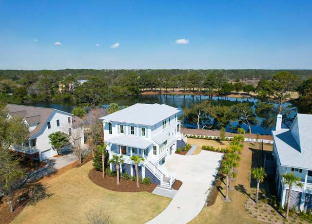 Property at 4176 Victory Pointe Dr, Mount Pleasant, SC 29466, 4 beds, 4.5 baths