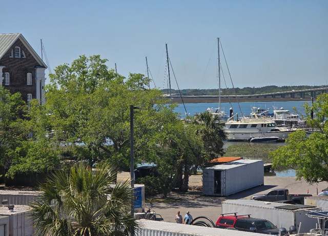 Property at 14 Lockwood Dr Unit 2e, Charleston, SC 29401, 2 beds, 1.5 baths