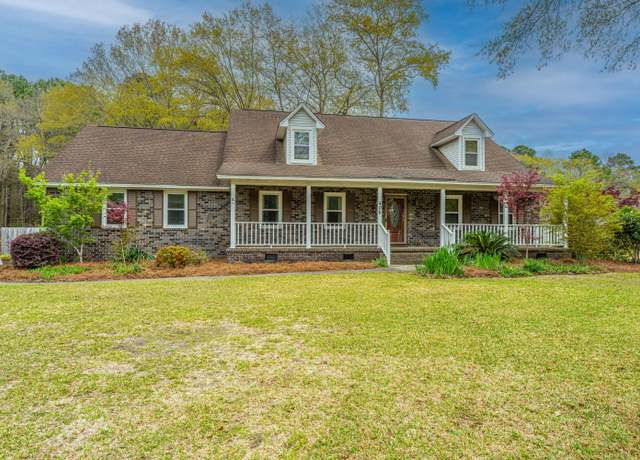 Property at 406 Mendenhall St, Summerville, SC 29483, 4 beds, 3.5 baths
