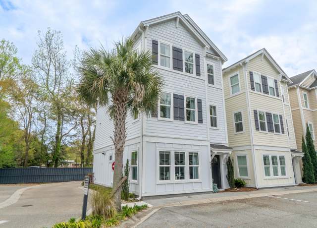 Property at 975 Warrick Oaks Ln, Mount Pleasant, SC 29464, 3 beds, 3.5 baths