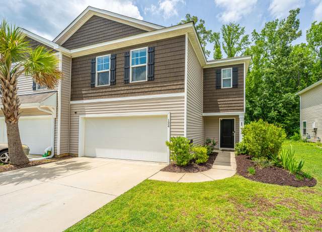 Property at 124 Bright Meadow Rd, Summerville, SC 29483, 4 beds, 2.5 baths