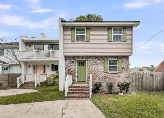 Property at 960 Myrtle Ct, Mount Pleasant, SC 29464, 3 beds, 2 baths