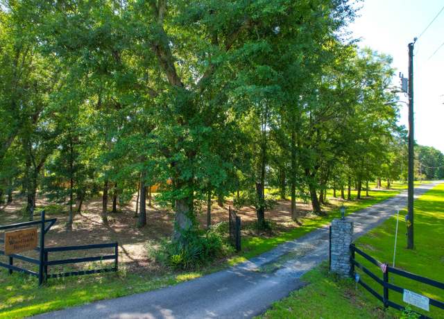 Property at 5565 Huckleberry Ln, Mcclellanville, SC 29458
